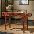 Mesa de madeira sólida com padrões